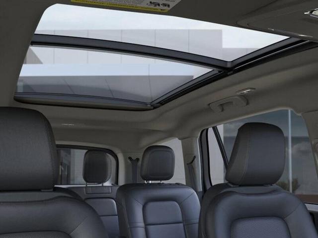 Photo of 2025 Harbor Gray Lincoln Aviator