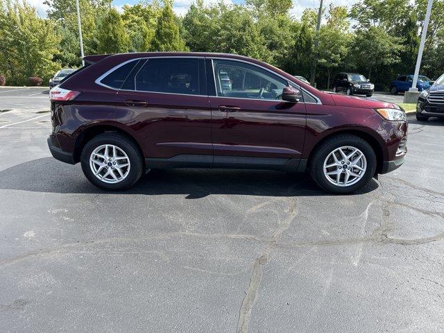 Photo of 2022 Burgundy Velvet Metallic Tinted Clearcoat Ford Edge
