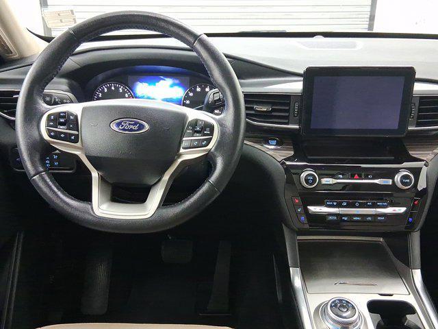 Photo of 2021 Iconic Silver Metallic Ford Explorer