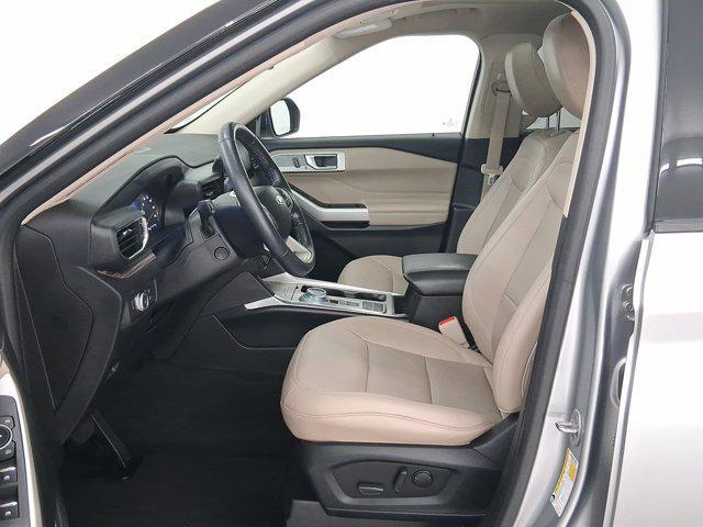 Photo of 2021 Iconic Silver Metallic Ford Explorer