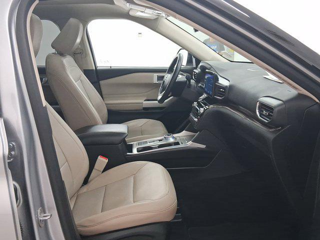 Photo of 2021 Iconic Silver Metallic Ford Explorer