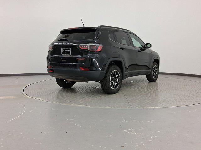 Photo of 2024 Diamond Black Crystal Pearlcoat Jeep Compass