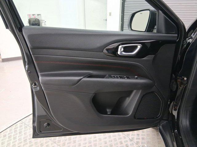 Photo of 2024 Diamond Black Crystal Pearlcoat Jeep Compass