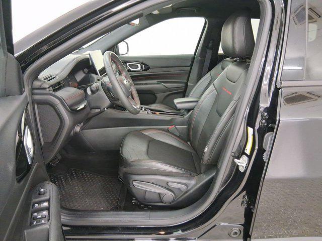 Photo of 2024 Diamond Black Crystal Pearlcoat Jeep Compass