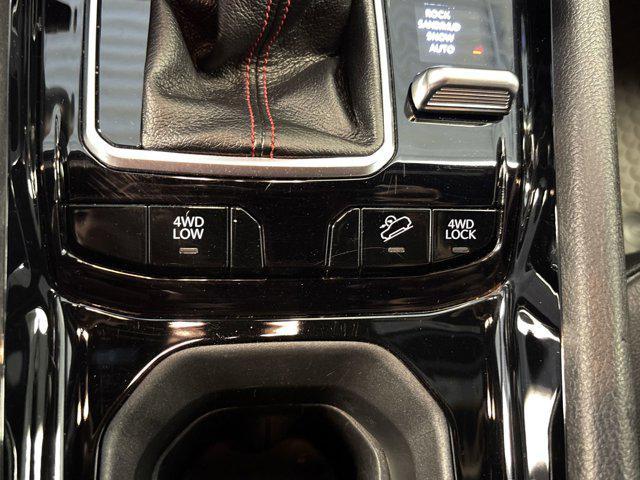 Photo of 2024 Diamond Black Crystal Pearlcoat Jeep Compass