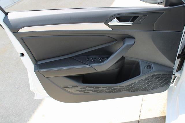 Photo of 2025 Pure White Volkswagen Jetta