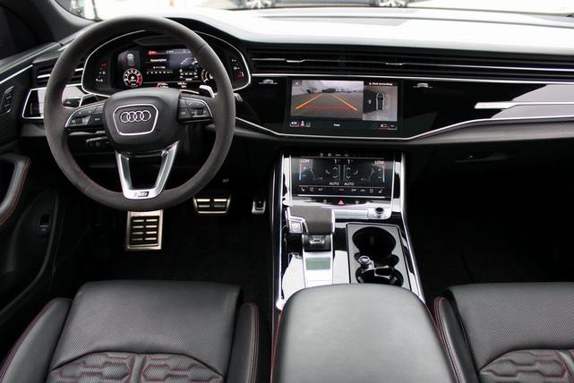 Photo of 2022 Florett Silver Metallic Audi RS Q8