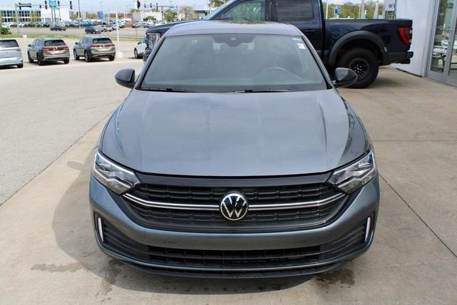 Photo of 2024 Platinum Gray Metallic Volkswagen Jetta