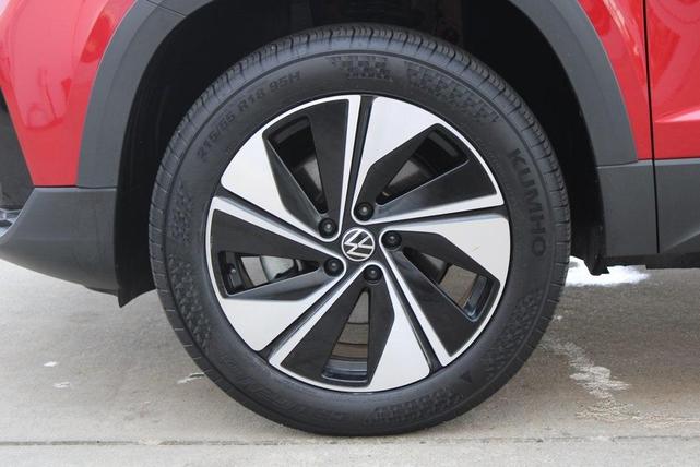 Photo of 2024 Kings Red Volkswagen Taos