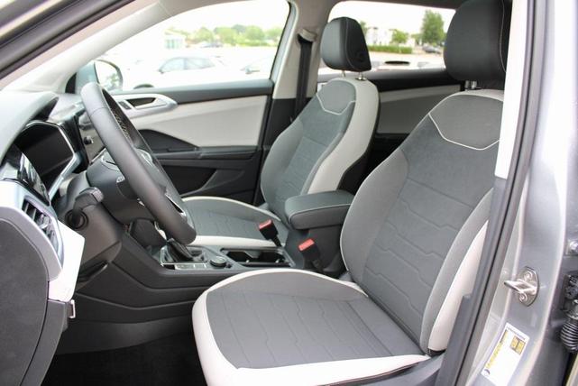 Photo of 2025 Pyrite Silver Metallic Volkswagen Taos