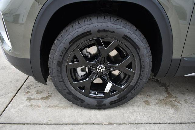 Photo of 2025 Avocado Green Pearl Volkswagen Atlas