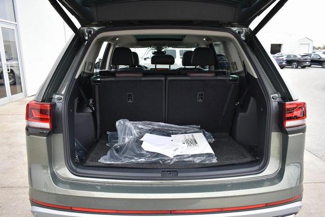 Photo of 2025 Avocado Green Pearl Volkswagen Atlas