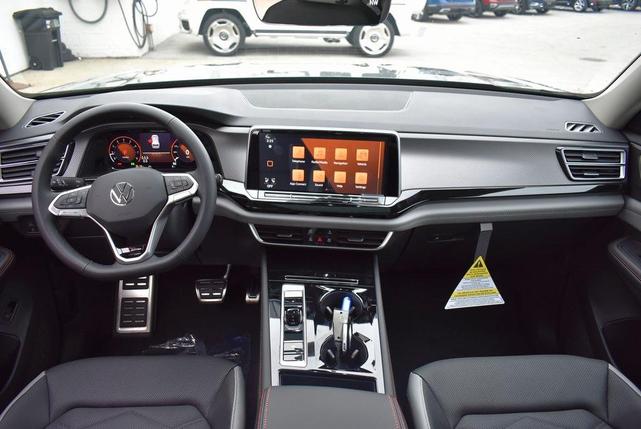 Photo of 2025 Avocado Green Pearl Volkswagen Atlas