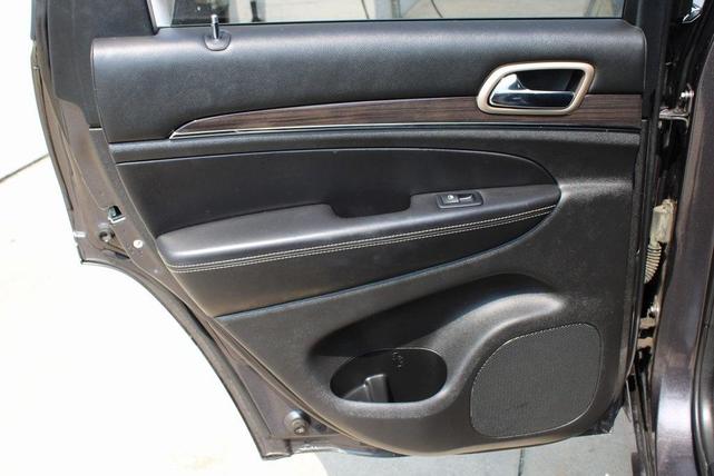 Photo of 2017 Granite Crystal Clearcoat Metallic Jeep Grand Cherokee