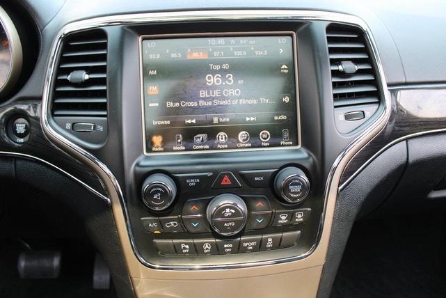 Photo of 2017 Granite Crystal Clearcoat Metallic Jeep Grand Cherokee