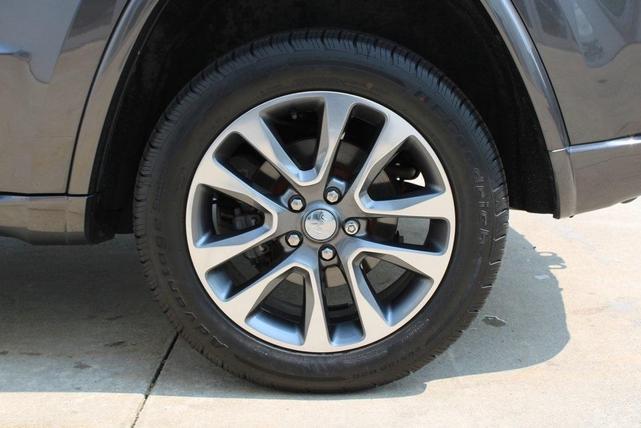 Photo of 2017 Granite Crystal Clearcoat Metallic Jeep Grand Cherokee