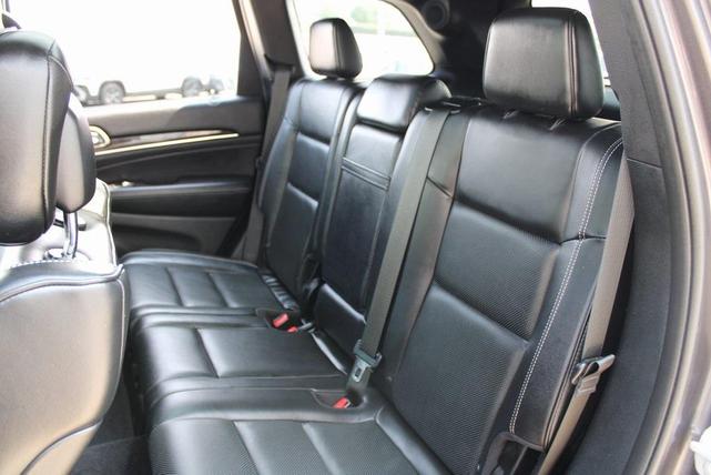 Photo of 2017 Granite Crystal Clearcoat Metallic Jeep Grand Cherokee
