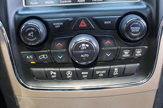 Photo of 2017 Granite Crystal Clearcoat Metallic Jeep Grand Cherokee