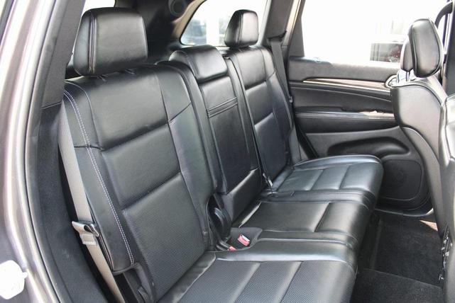Photo of 2017 Granite Crystal Clearcoat Metallic Jeep Grand Cherokee