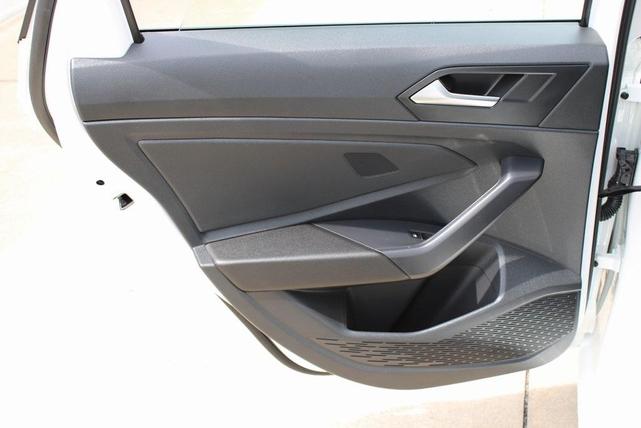 Photo of 2024 Opal White Pearl Effect Volkswagen Jetta