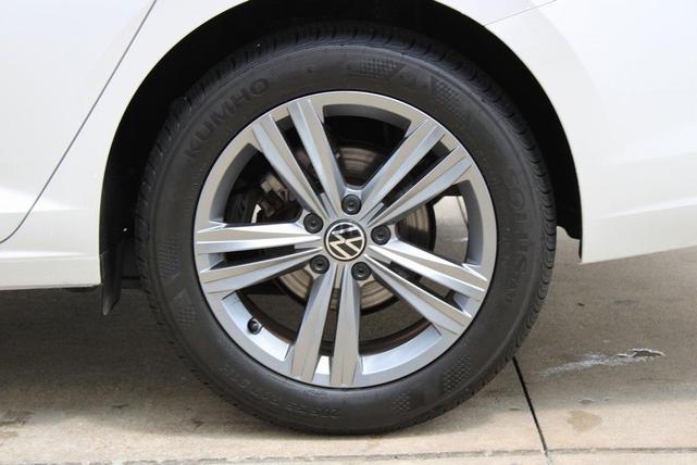 Photo of 2024 Opal White Pearl Effect Volkswagen Jetta