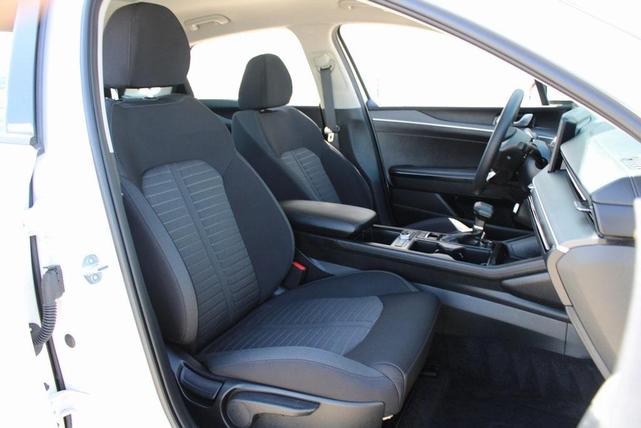 Photo of 2025 Snow White Pearl Kia K5