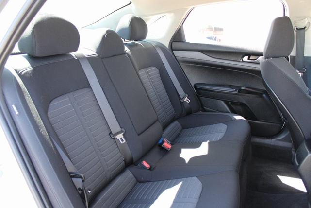 Photo of 2025 Snow White Pearl Kia K5