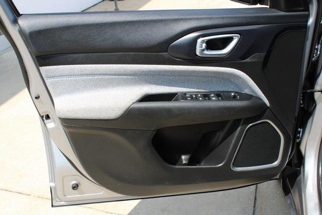 Photo of 2022 Billet Silver Metallic Clearcoat Jeep Compass