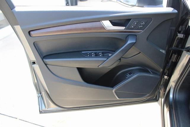 Photo of 2024 Daytona Gray Pearl Effect Audi Q5