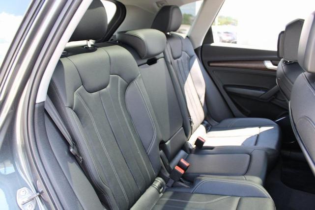 Photo of 2024 Daytona Gray Pearl Effect Audi Q5