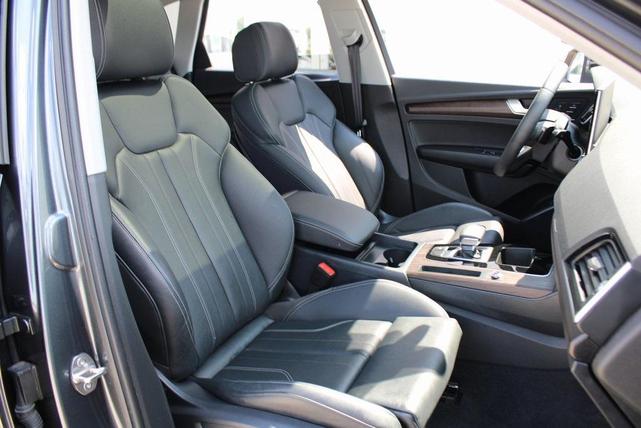 Photo of 2024 Daytona Gray Pearl Effect Audi Q5