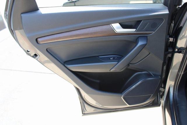 Photo of 2024 Daytona Gray Pearl Effect Audi Q5