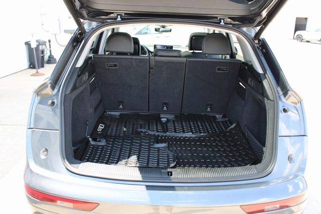 Photo of 2024 Daytona Gray Pearl Effect Audi Q5