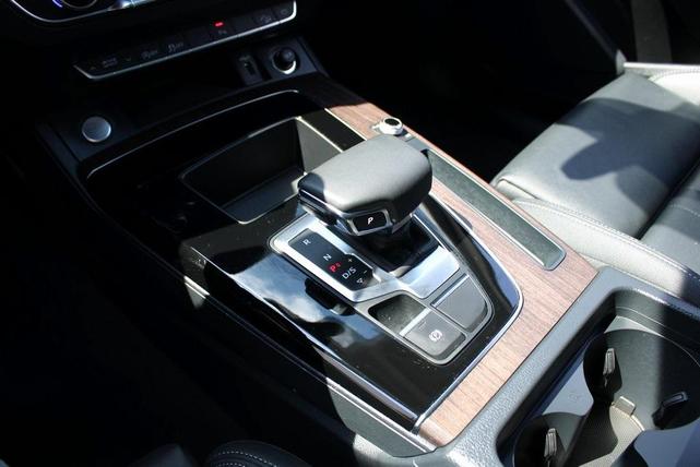 Photo of 2024 Daytona Gray Pearl Effect Audi Q5