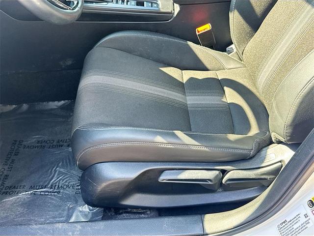 Photo of 2024 Platinum White Pearl Honda Civic