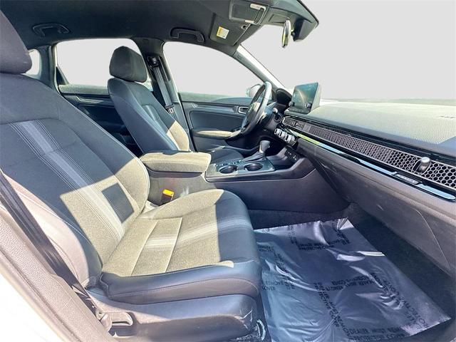 Photo of 2024 Platinum White Pearl Honda Civic