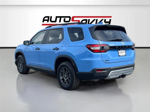 Photo of 2025 Light Blue Honda Pilot
