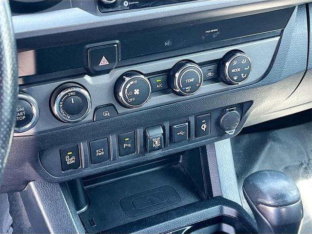 Photo of 2020 Super White Toyota Tacoma