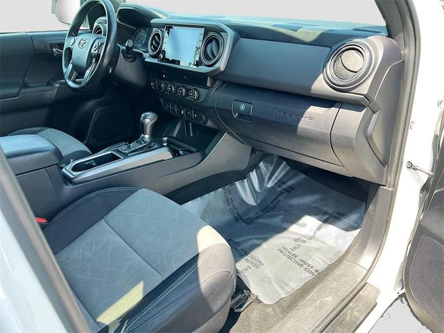 Photo of 2020 Super White Toyota Tacoma