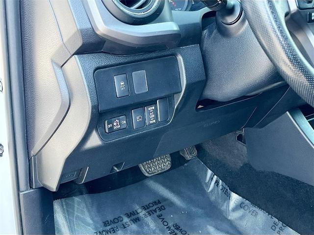 Photo of 2020 Super White Toyota Tacoma