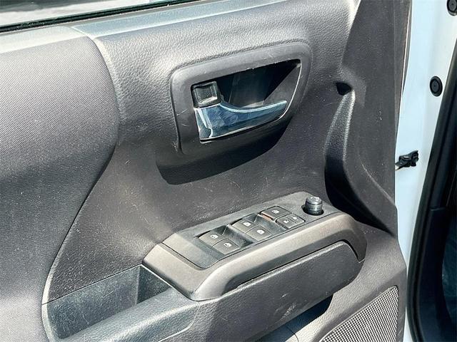 Photo of 2020 Super White Toyota Tacoma