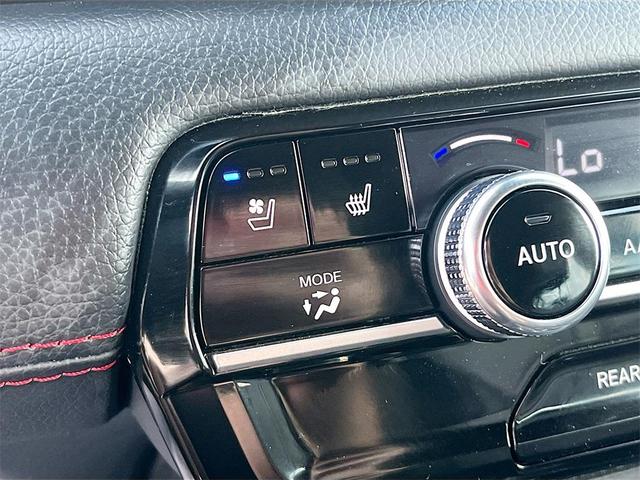 Photo of 2025 Crystal Black Pearl Honda Pilot