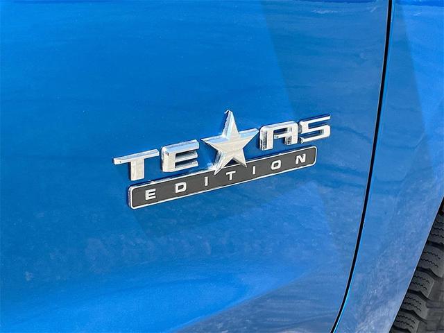 Photo of 2022 Glacier Blue Metallic Chevrolet Silverado 1500
