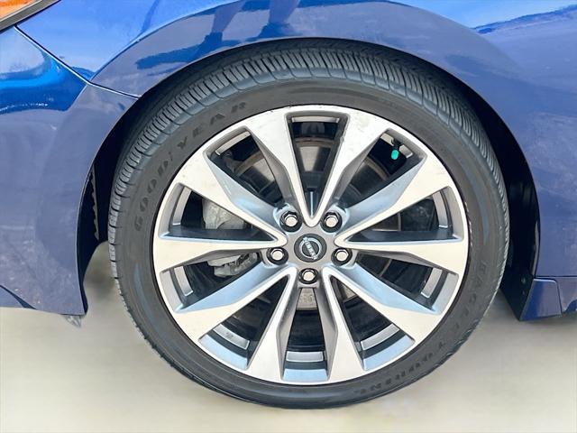Photo of 2023 Deep Blue Pearl Nissan Maxima