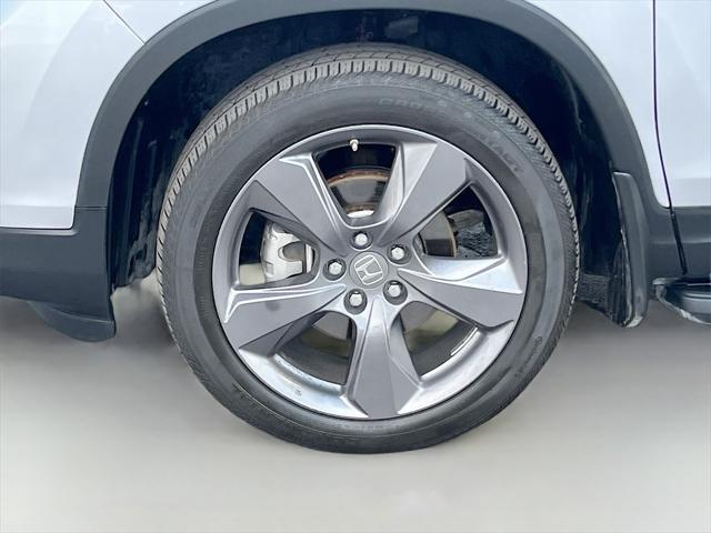 Photo of 2021 Lunar Silver Metallic Honda Passport