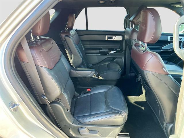 Photo of 2023 Iconic Silver Metallic Ford Explorer