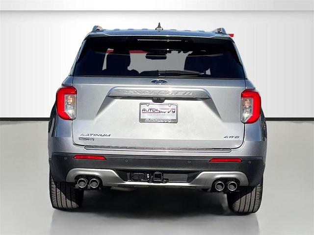 Photo of 2023 Iconic Silver Metallic Ford Explorer