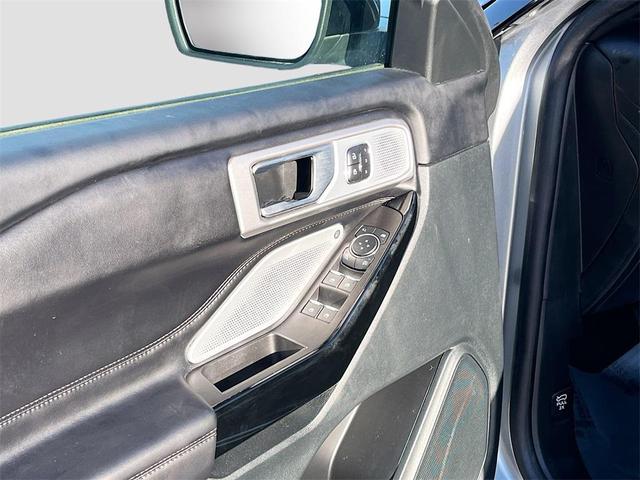 Photo of 2023 Iconic Silver Metallic Ford Explorer