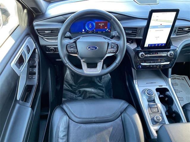 Photo of 2023 Iconic Silver Metallic Ford Explorer