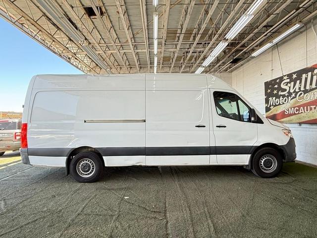 Photo of 2022 White Mercedes-Benz Sprinter 2500